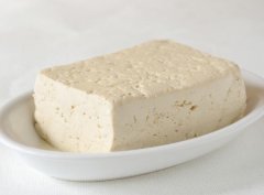 天富开户豆腐的热量高吗 81大卡/100克,有利于减肥